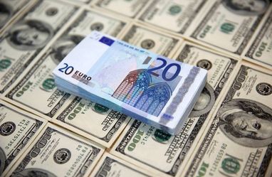 Українці втрачають інтерес до долара: що на заміну